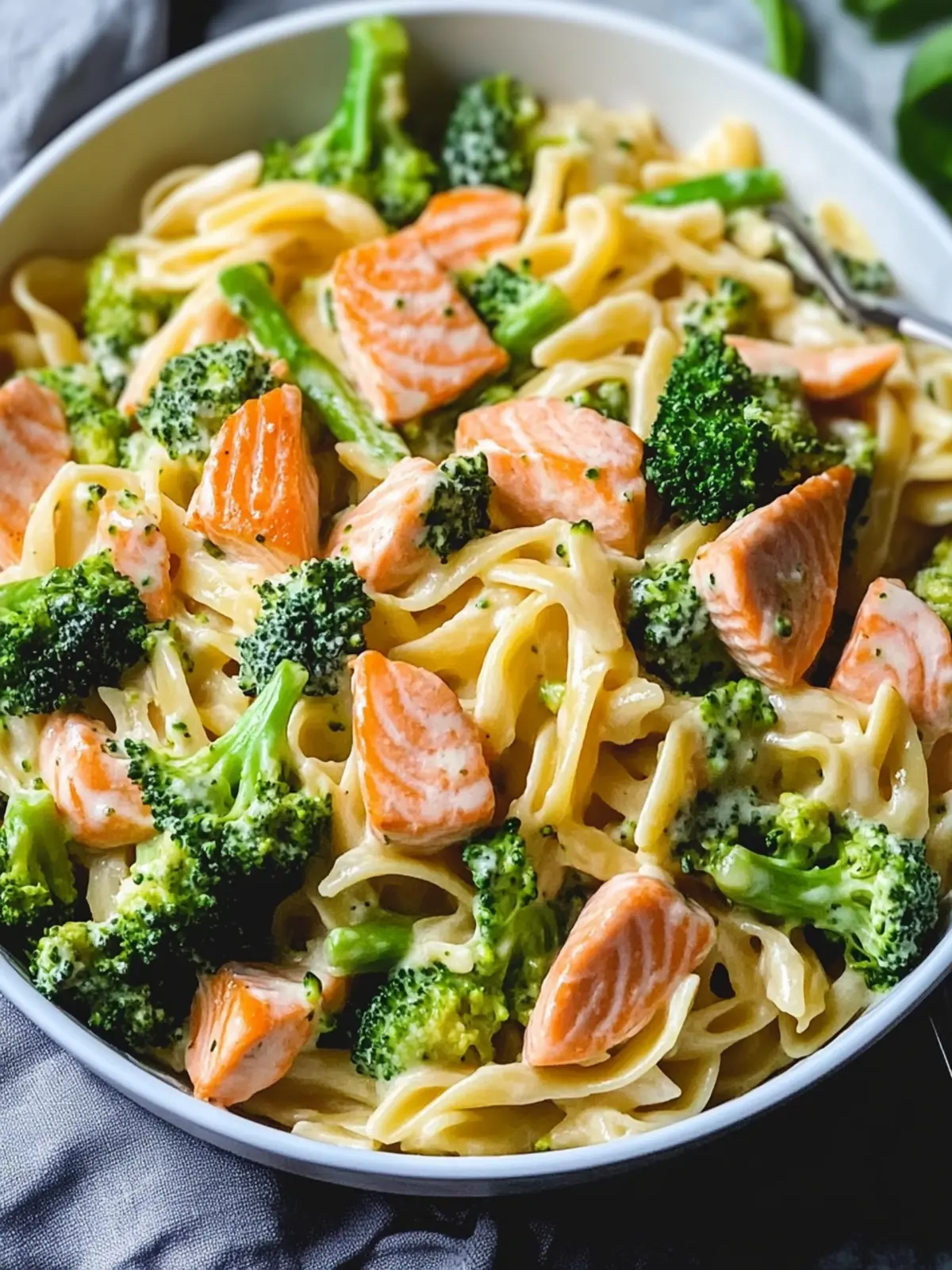 Salmon Broccoli Pasta: Creamy Comfort for Busy Weeknights 2 Salmon Broccoli Pasta